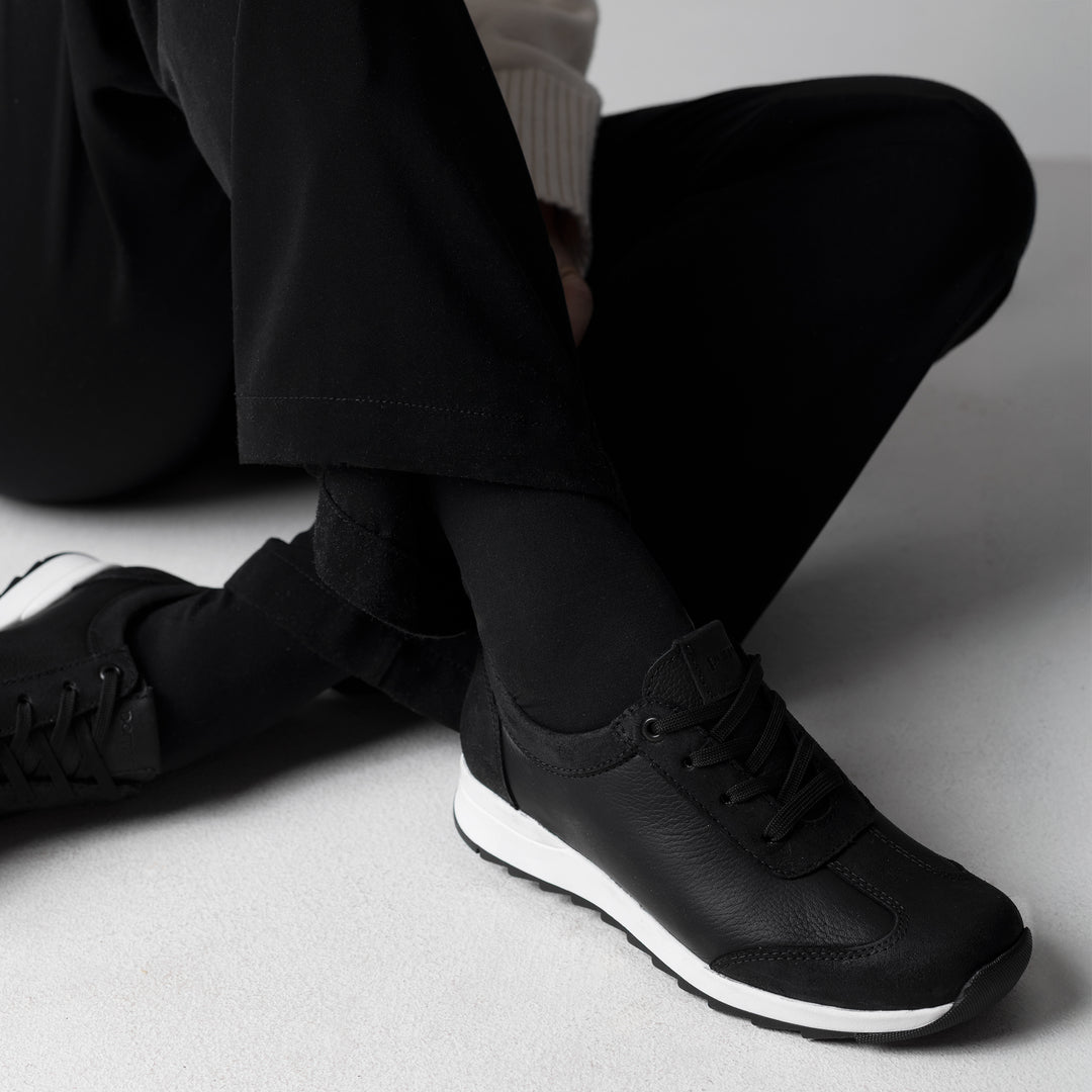 ARONIA Leather Sneakers