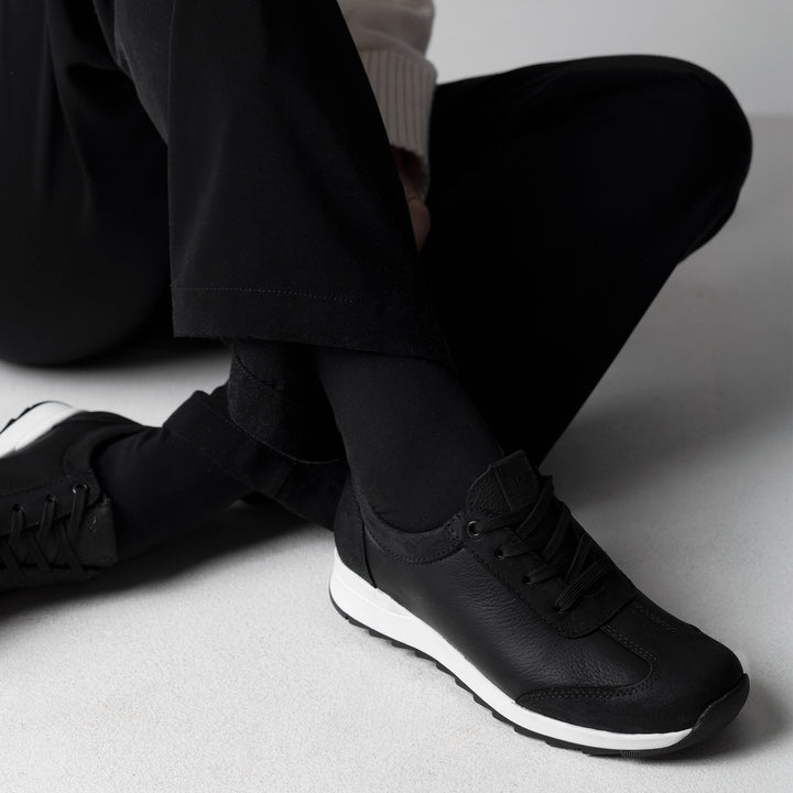 ARONIA Leather Sneakers