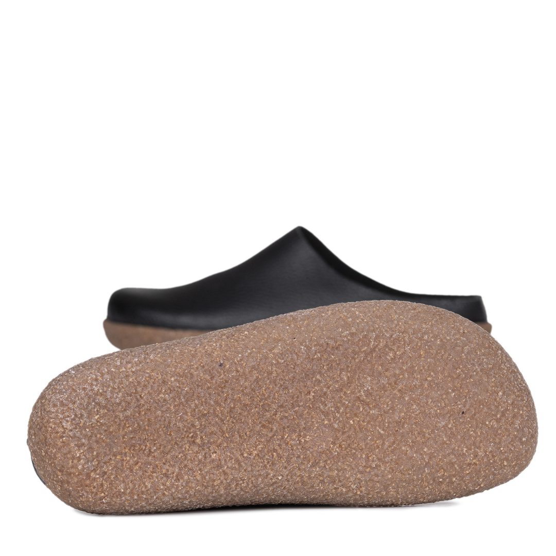 HUNAJA Leather Slip-Ons