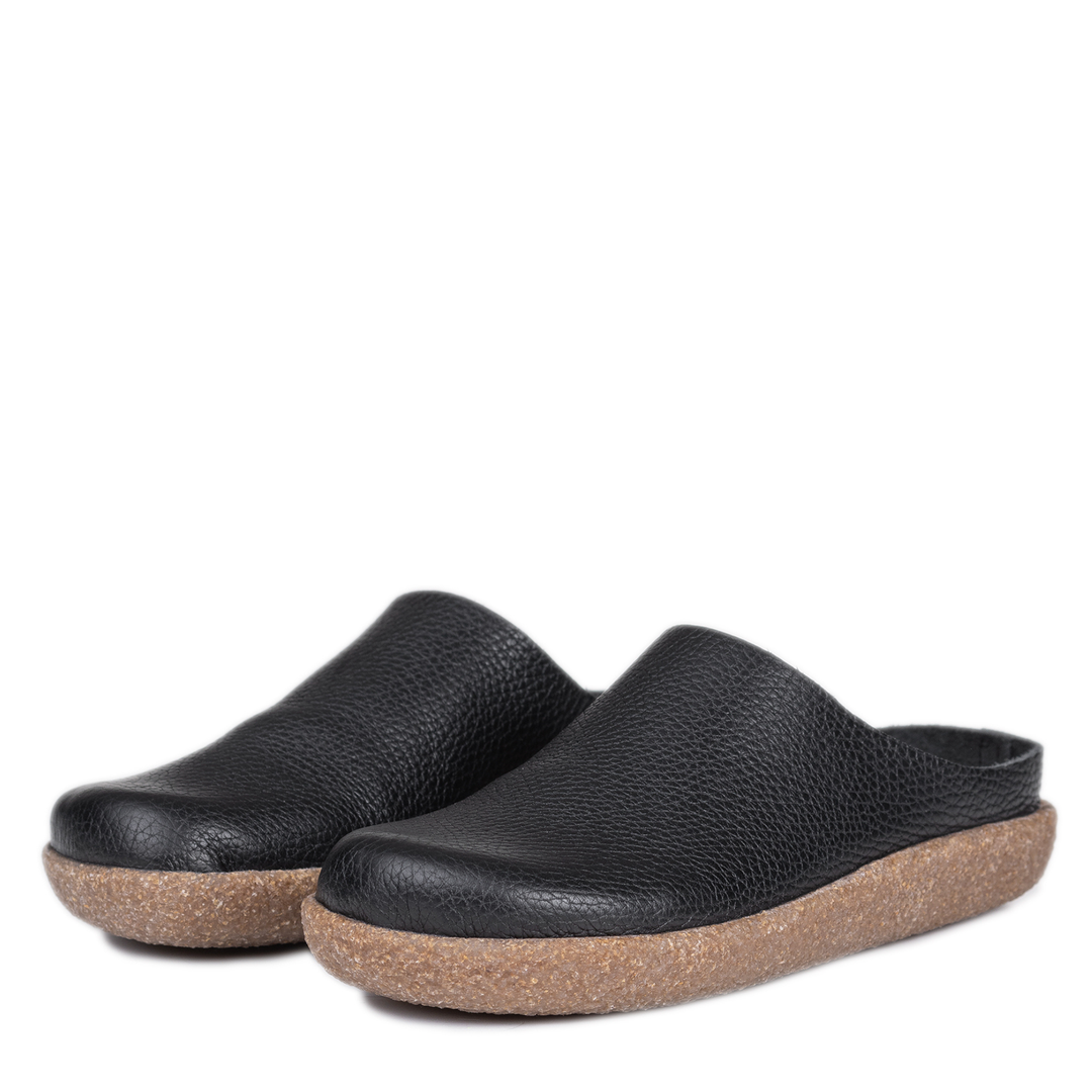 HUNAJA Leather Slip-Ons