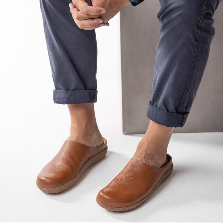 HUNAJA Leather Slip-Ons