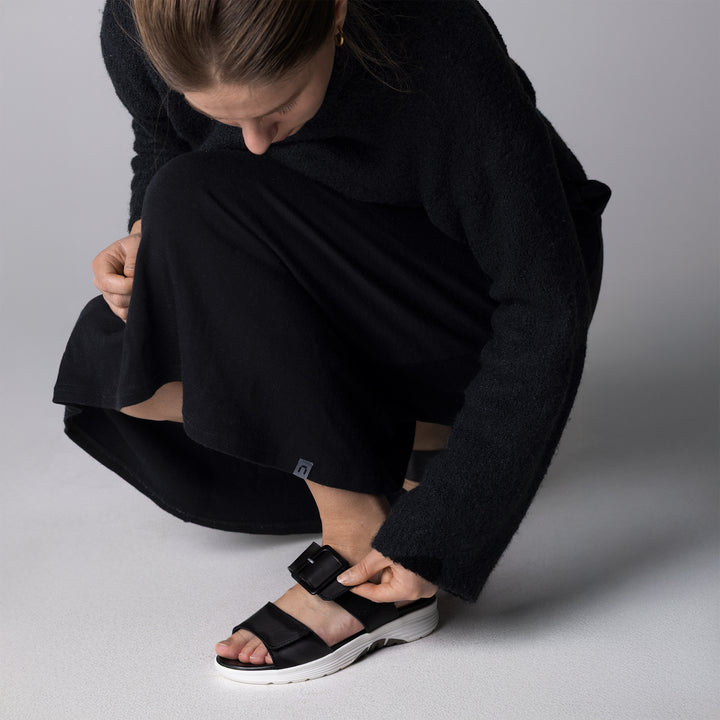 ELINA Leather Sandals