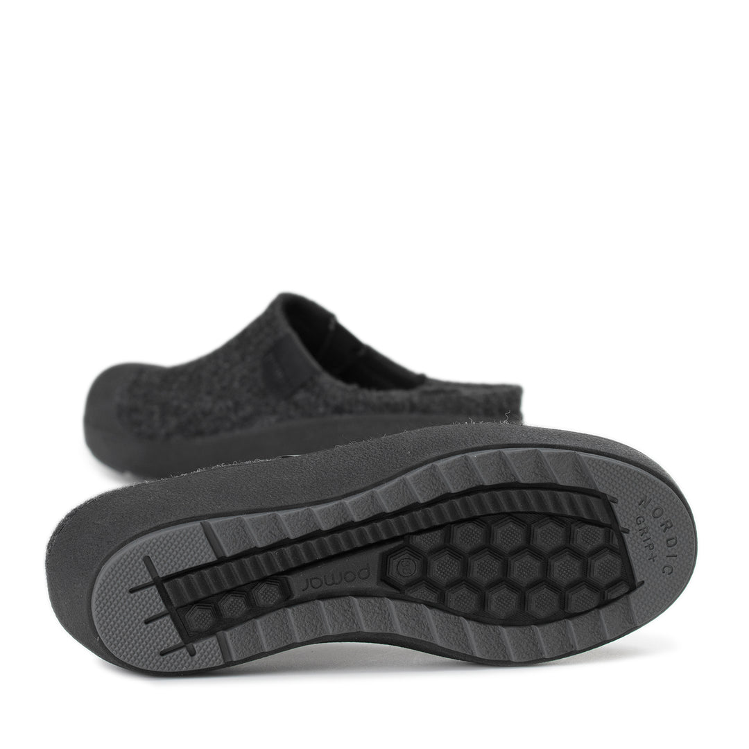 VIIRU Slip-Ons