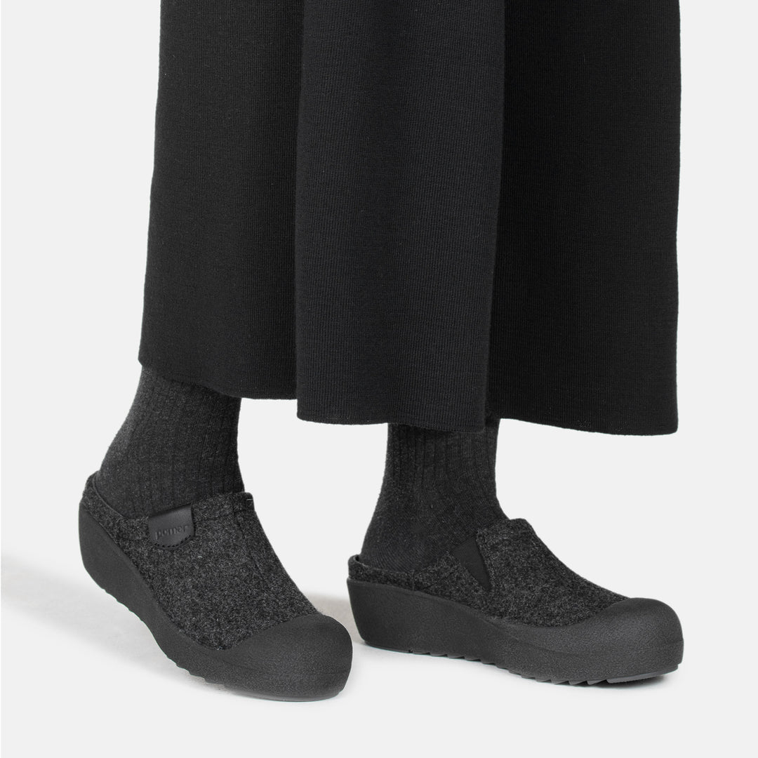 VIIRU Slip-Ons
