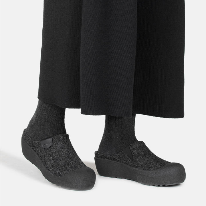 VIIRU Slip-Ons