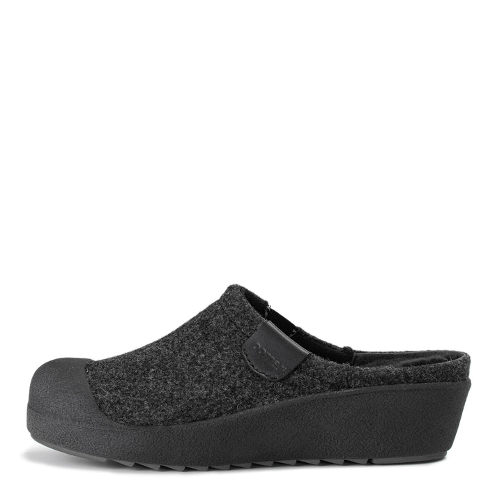 VIIRU Slip-Ons