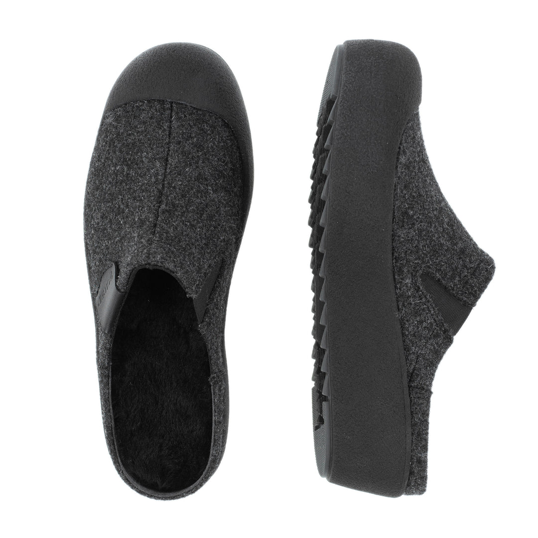 VIIRU Slip-Ons