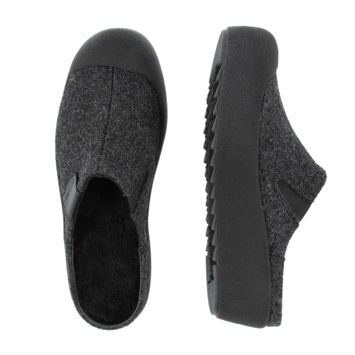 VIIRU Slip-Ons