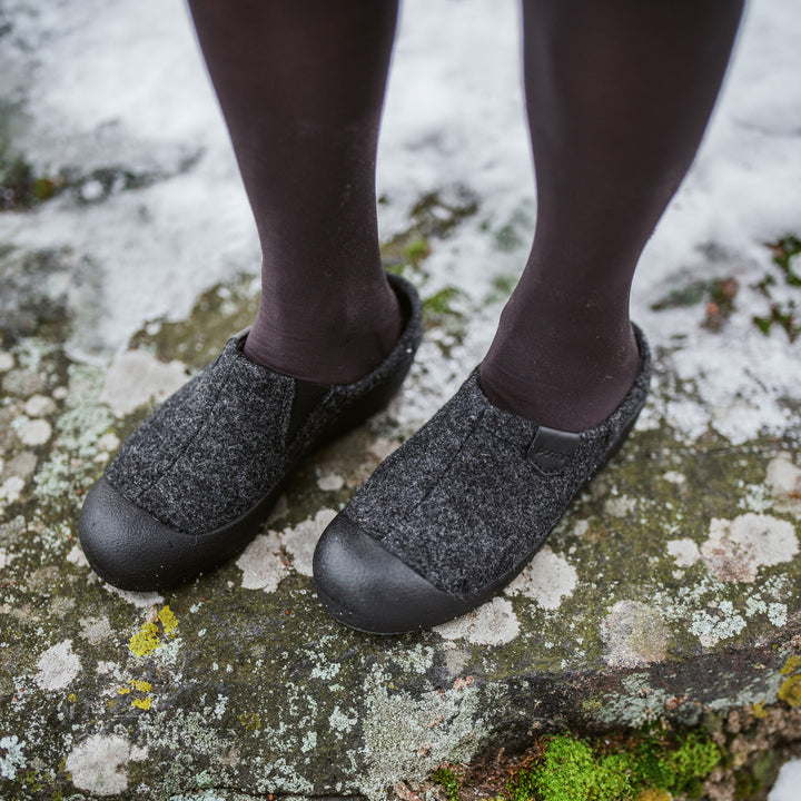 VIIRU Slip-Ons